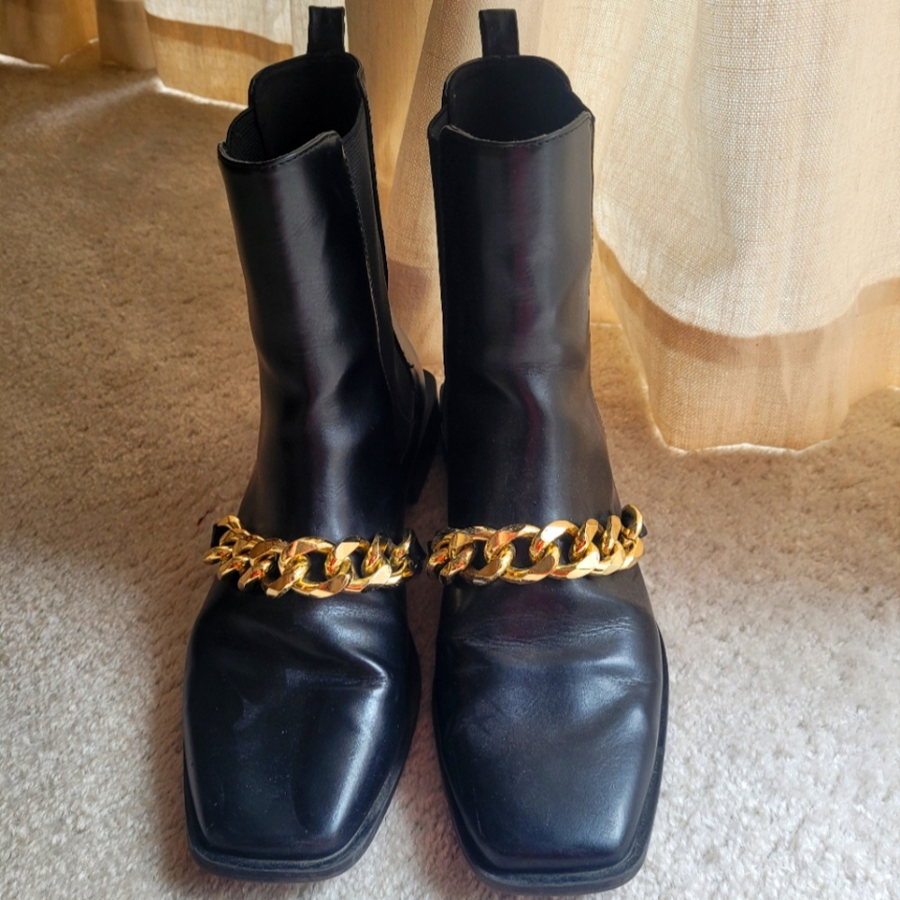 Zara Boots with Chain size 39